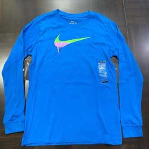 The Nike Tee Standard Fit Long Sleeve Shirt Size Large